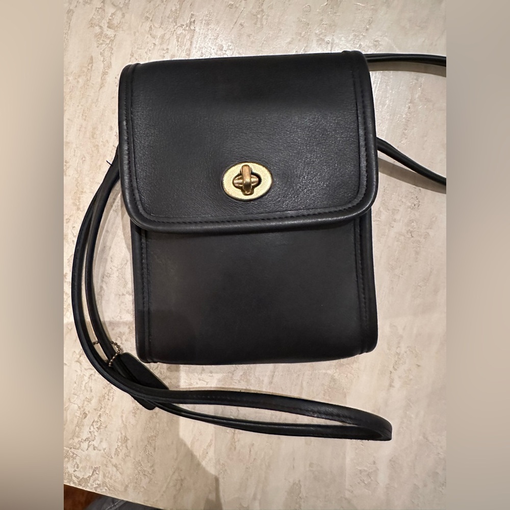 VINTAGE COACH BLACK SCOOTER SIDEPACK CROSSBODY BAG; 7.25" x 5.5" x 2.75"